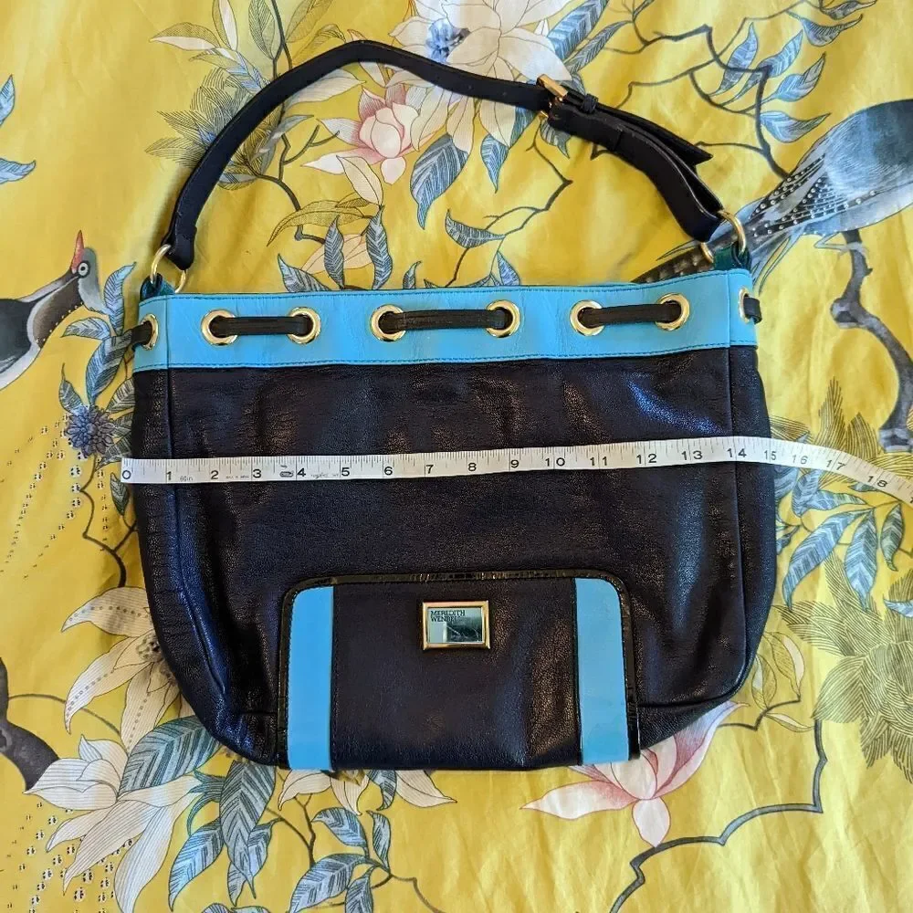 𝅺meredith Wendel powder blue and black pebbled leather bag euc